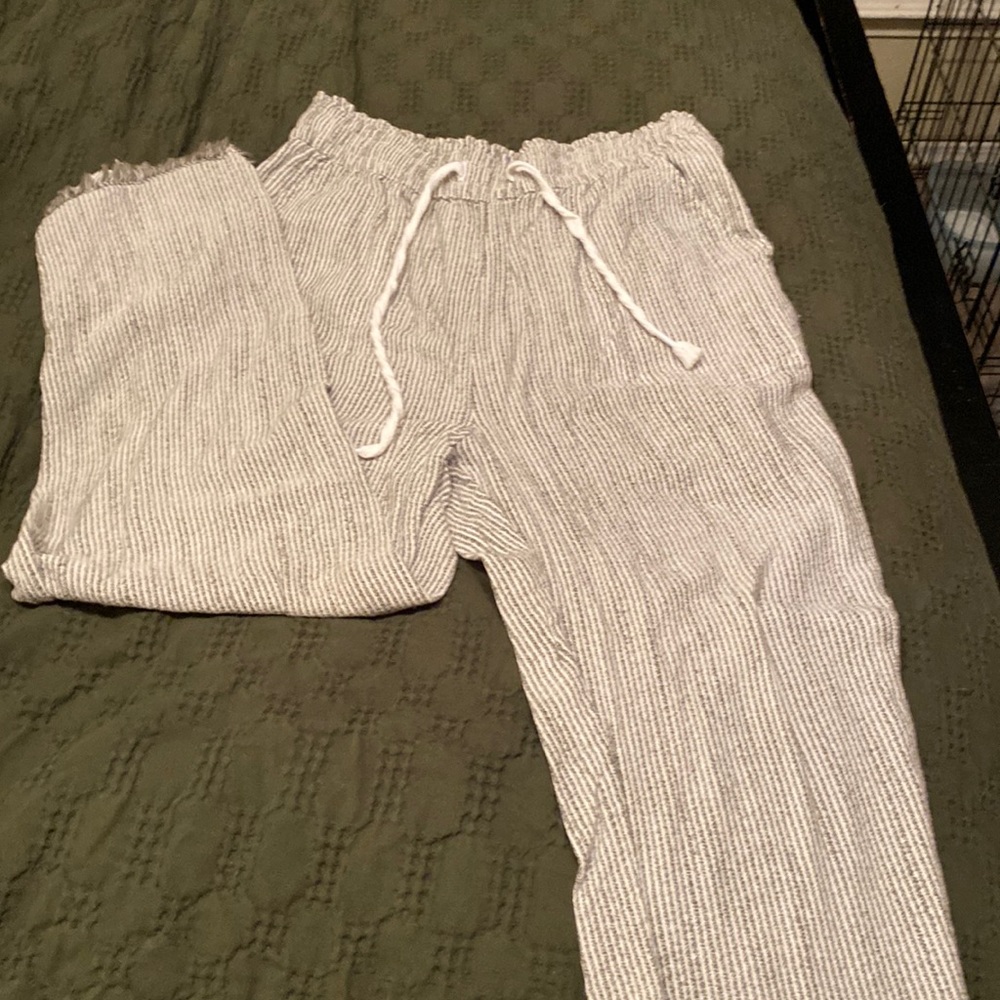 Aerie White and Grey flowy pants